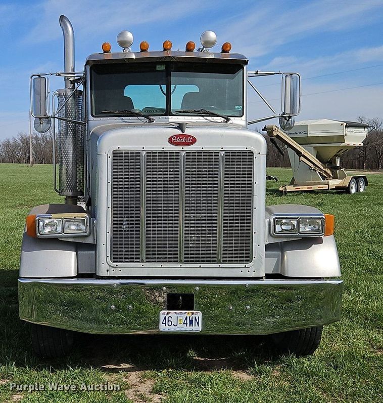 image for item EI3668 1992 Peterbilt  378 semi truck