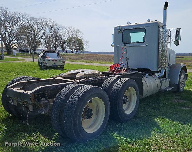 image for item EI3668 1992 Peterbilt  378 semi truck