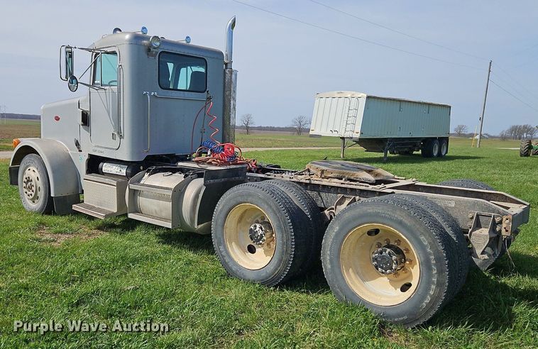 image for item EI3668 1992 Peterbilt  378 semi truck