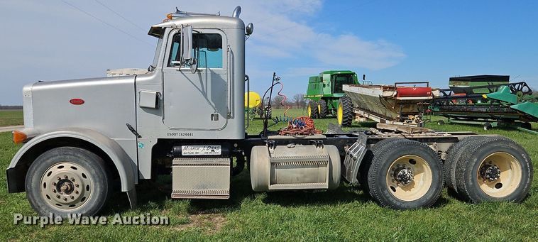 image for item EI3668 1992 Peterbilt  378 semi truck