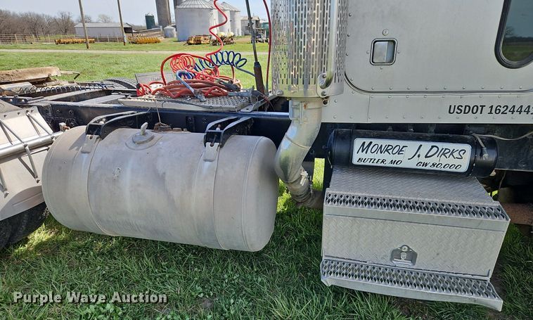 image for item EI3668 1992 Peterbilt  378 semi truck
