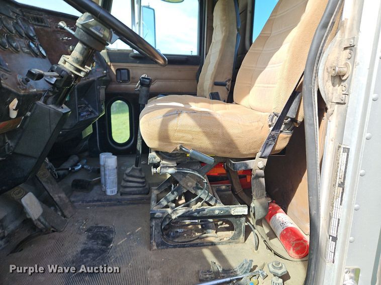 image for item EI3668 1992 Peterbilt  378 semi truck