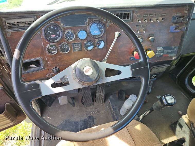 image for item EI3668 1992 Peterbilt  378 semi truck