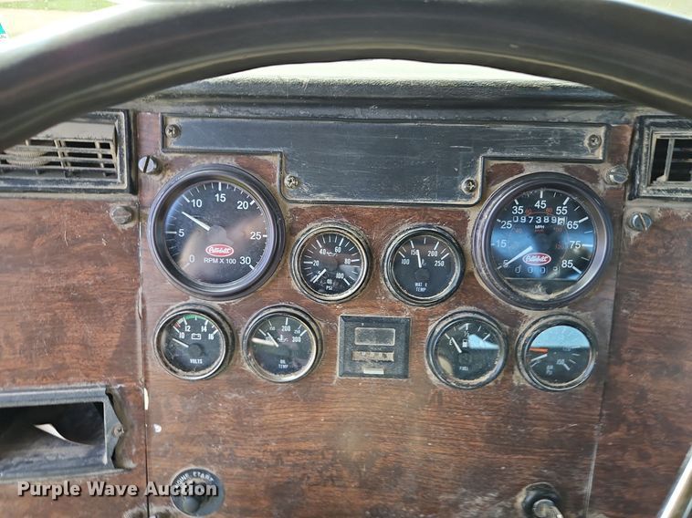 image for item EI3668 1992 Peterbilt  378 semi truck