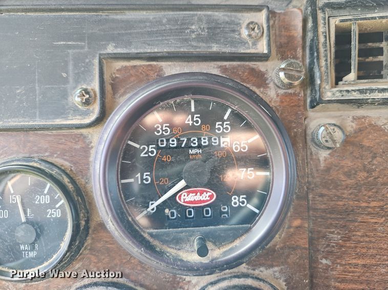 image for item EI3668 1992 Peterbilt  378 semi truck