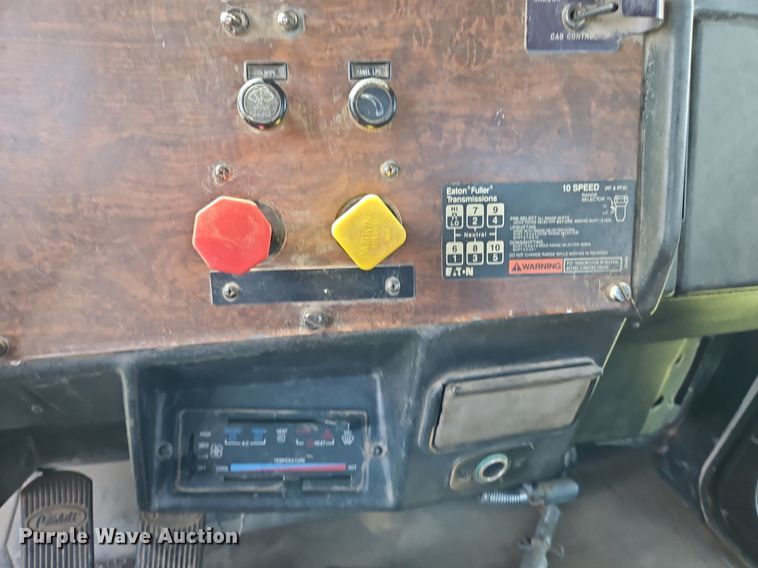 image for item EI3668 1992 Peterbilt  378 semi truck