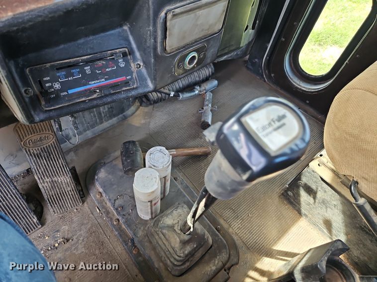 image for item EI3668 1992 Peterbilt  378 semi truck
