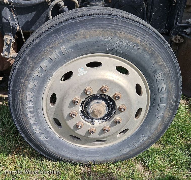 image for item EI3668 1992 Peterbilt  378 semi truck