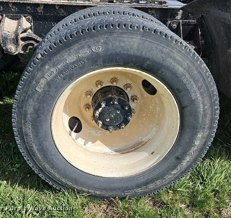 image for item EI3668 1992 Peterbilt  378 semi truck