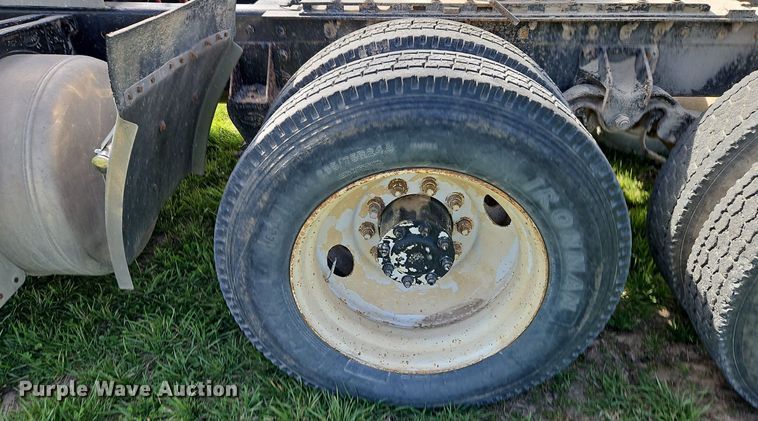 image for item EI3668 1992 Peterbilt  378 semi truck