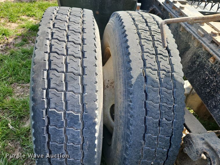 image for item EI3668 1992 Peterbilt  378 semi truck