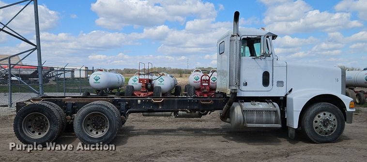 image for item EI3722 1997 Peterbilt 377 truck cab and chassis