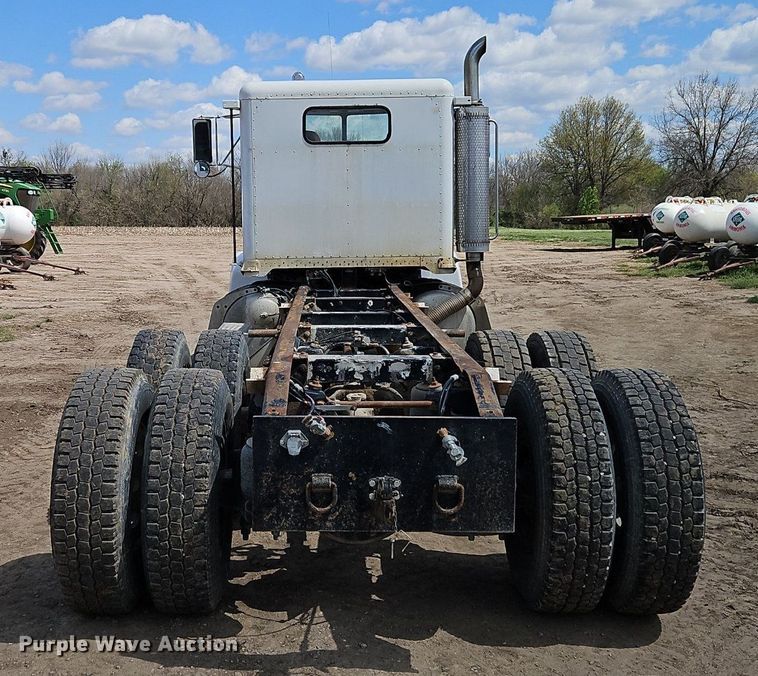 image for item EI3722 1997 Peterbilt 377 truck cab and chassis