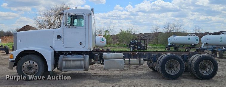 image for item EI3722 1997 Peterbilt 377 truck cab and chassis