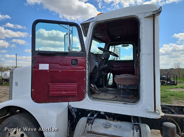 image for item EI3722 1997 Peterbilt 377 truck cab and chassis