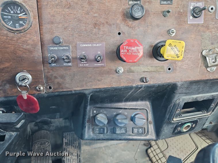 image for item EI3722 1997 Peterbilt 377 truck cab and chassis