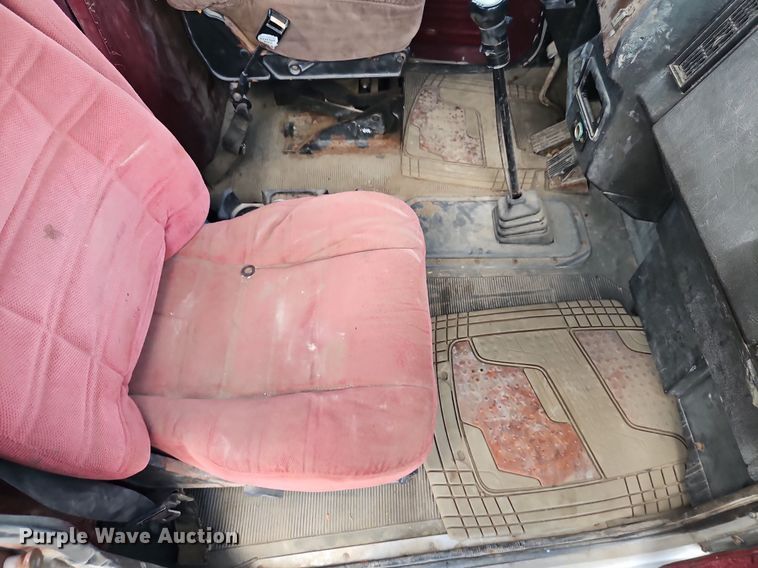 image for item EI3722 1997 Peterbilt 377 truck cab and chassis