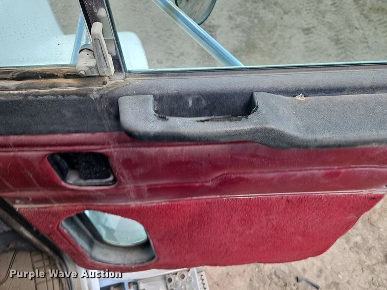 image for item EI3722 1997 Peterbilt 377 truck cab and chassis