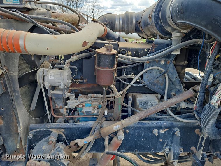 image for item EI3722 1997 Peterbilt 377 truck cab and chassis