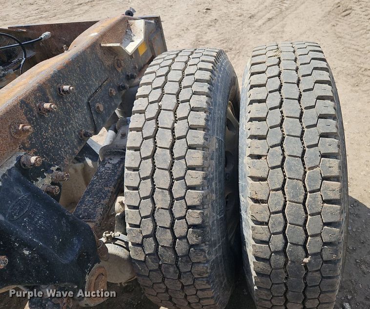 image for item EI3722 1997 Peterbilt 377 truck cab and chassis