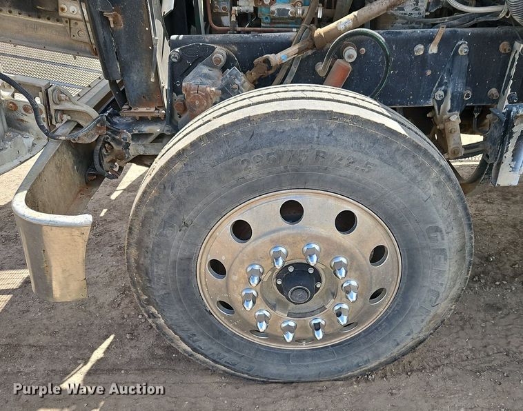 image for item EI3722 1997 Peterbilt 377 truck cab and chassis