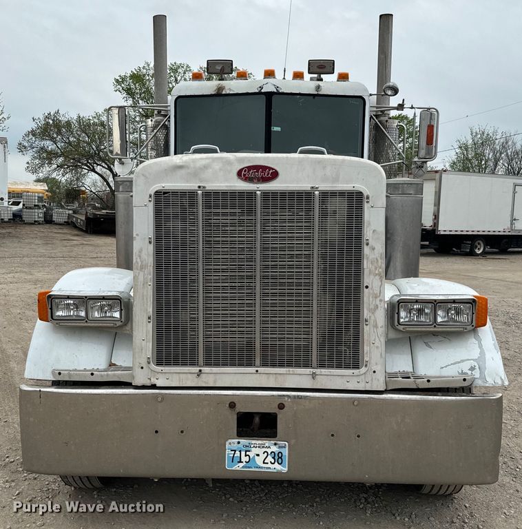image for item EJ0394 1989 Peterbilt 379 semi truck