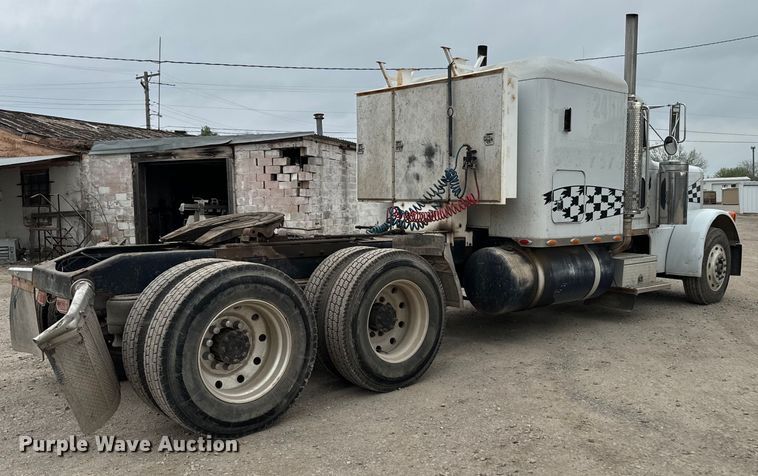 image for item EJ0394 1989 Peterbilt 379 semi truck