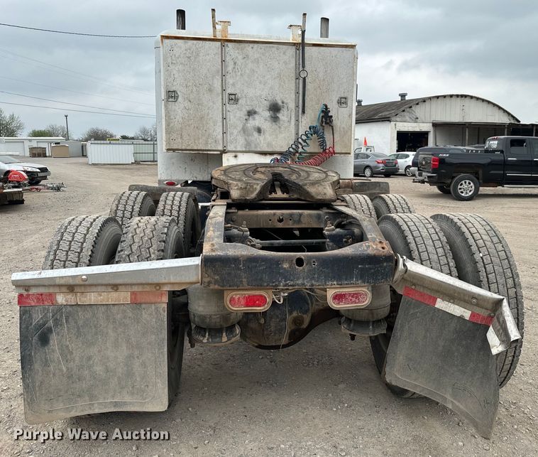 image for item EJ0394 1989 Peterbilt 379 semi truck