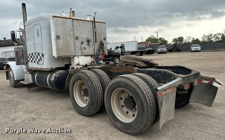 image for item EJ0394 1989 Peterbilt 379 semi truck