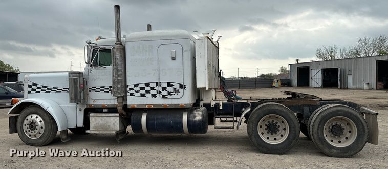 image for item EJ0394 1989 Peterbilt 379 semi truck