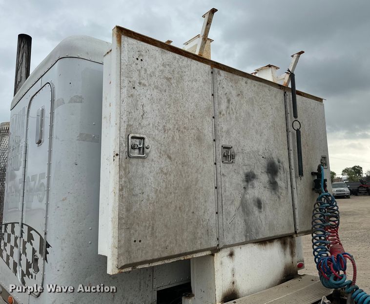 image for item EJ0394 1989 Peterbilt 379 semi truck