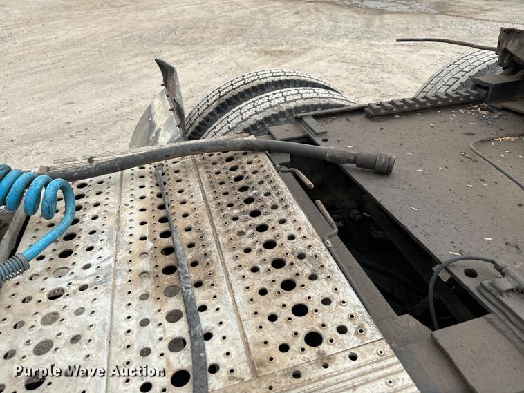 image for item EJ0394 1989 Peterbilt 379 semi truck