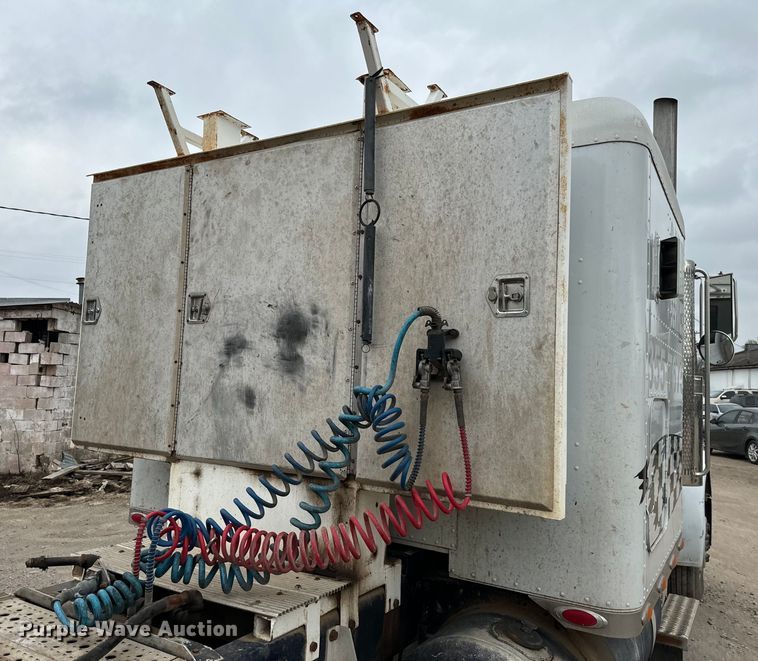 image for item EJ0394 1989 Peterbilt 379 semi truck