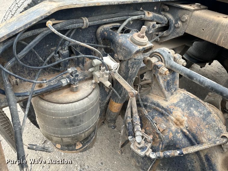 image for item EJ0394 1989 Peterbilt 379 semi truck