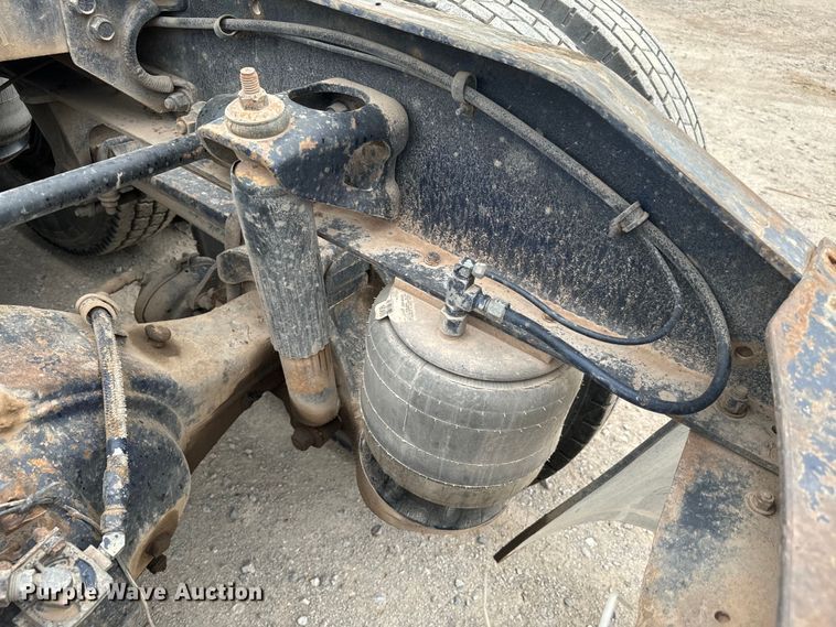 image for item EJ0394 1989 Peterbilt 379 semi truck