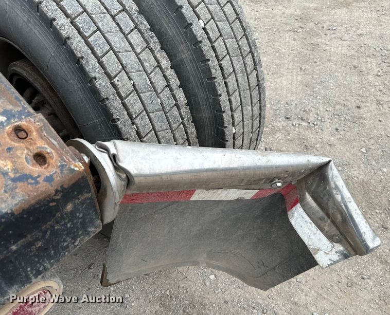 image for item EJ0394 1989 Peterbilt 379 semi truck