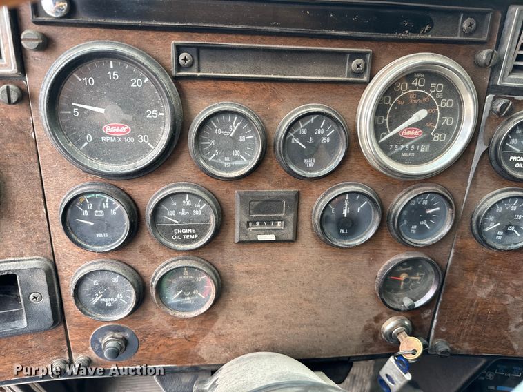 image for item EJ0394 1989 Peterbilt 379 semi truck