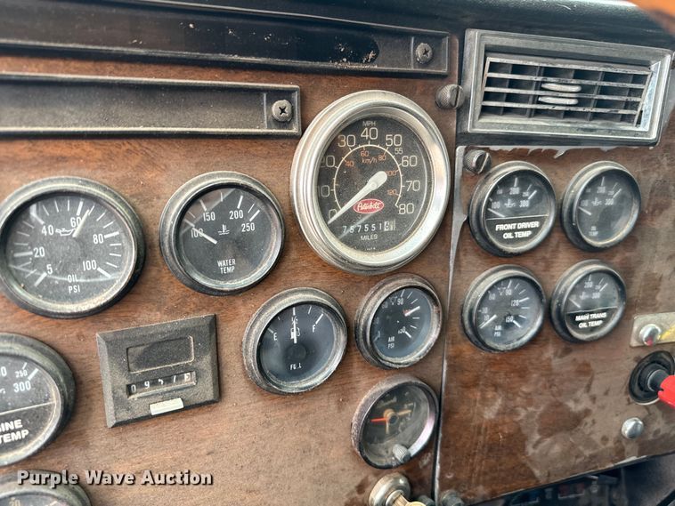 image for item EJ0394 1989 Peterbilt 379 semi truck