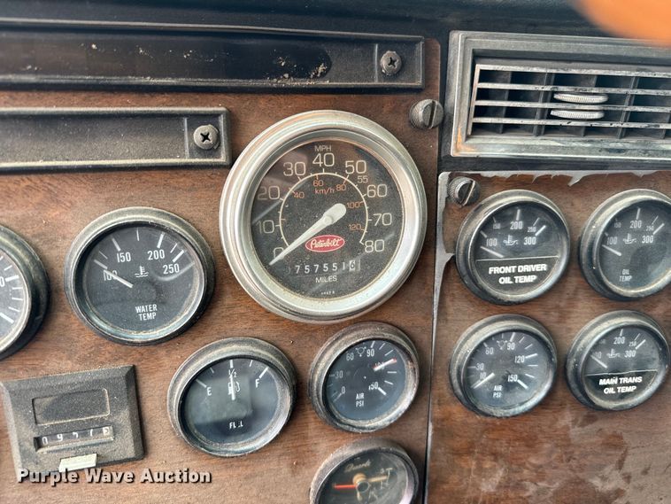 image for item EJ0394 1989 Peterbilt 379 semi truck