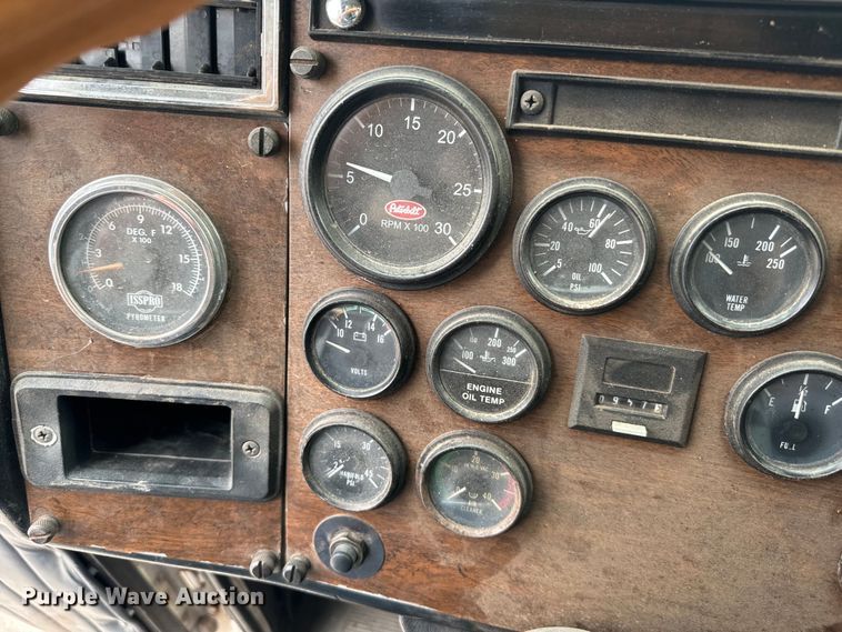 image for item EJ0394 1989 Peterbilt 379 semi truck