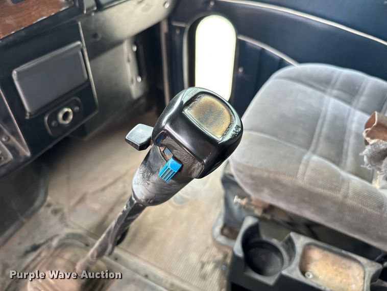 image for item EJ0394 1989 Peterbilt 379 semi truck