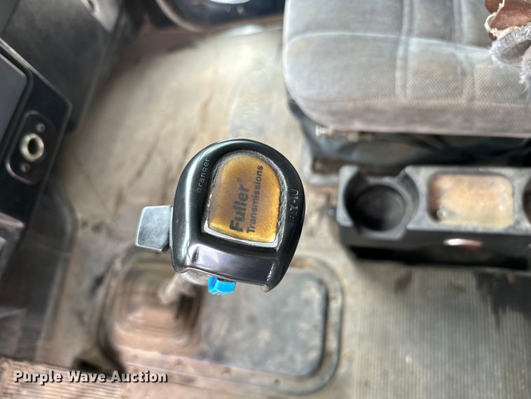 image for item EJ0394 1989 Peterbilt 379 semi truck