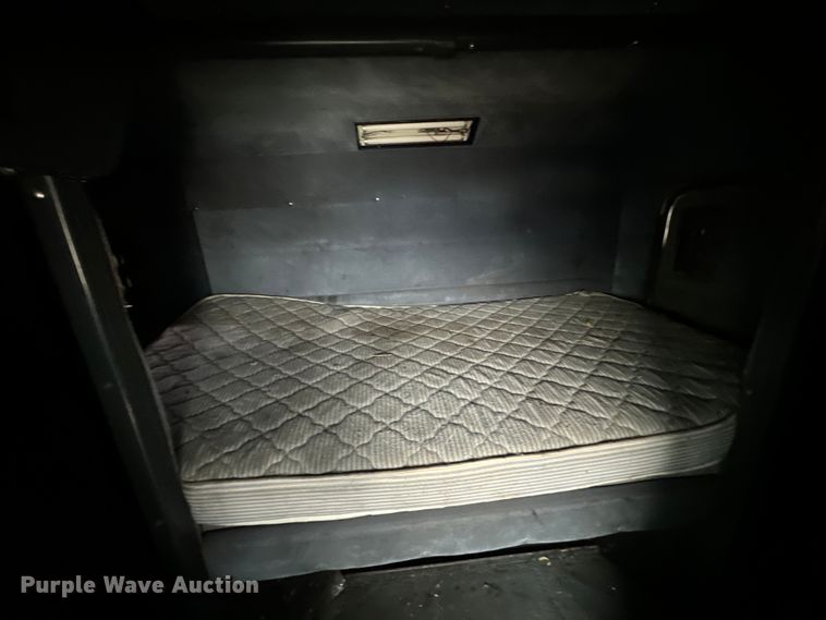 image for item EJ0394 1989 Peterbilt 379 semi truck