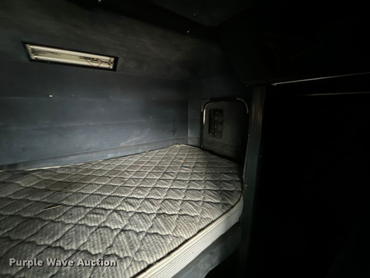 image for item EJ0394 1989 Peterbilt 379 semi truck