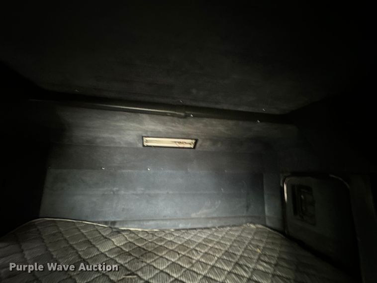 image for item EJ0394 1989 Peterbilt 379 semi truck