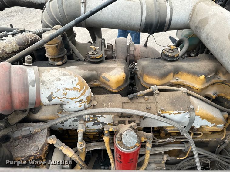 image for item EJ0394 1989 Peterbilt 379 semi truck