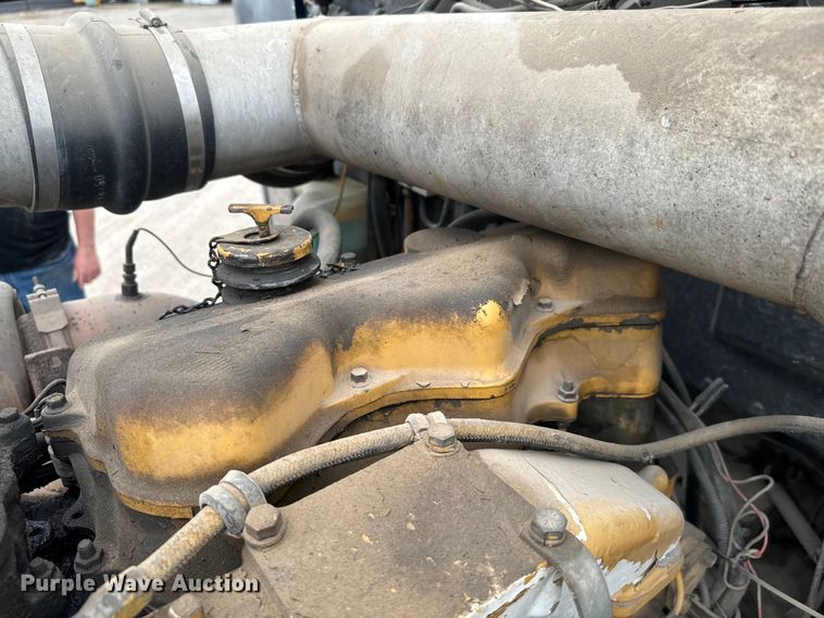 image for item EJ0394 1989 Peterbilt 379 semi truck