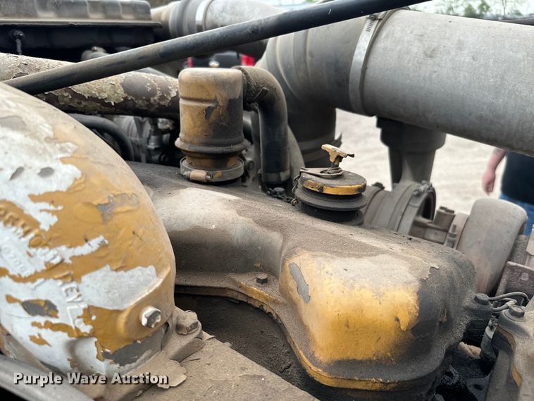 image for item EJ0394 1989 Peterbilt 379 semi truck