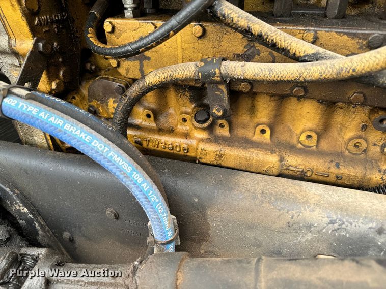 image for item EJ0394 1989 Peterbilt 379 semi truck