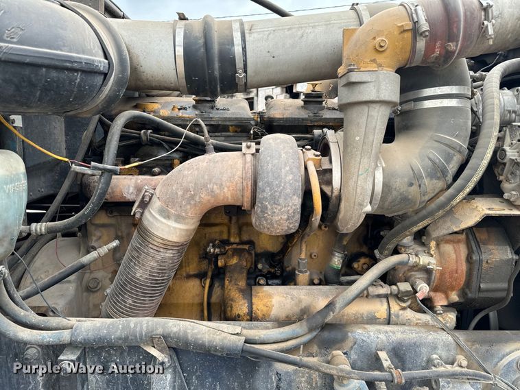 image for item EJ0394 1989 Peterbilt 379 semi truck